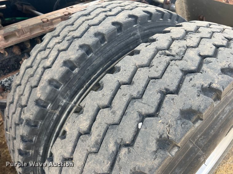 image for item DS8477 1997 Freightliner FLD  semi truck