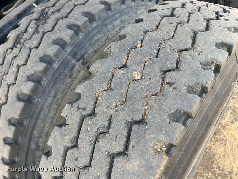 image for item DS8477 1997 Freightliner FLD  semi truck