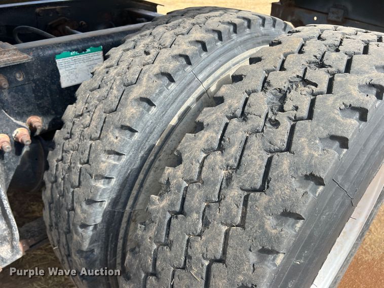 image for item DS8477 1997 Freightliner FLD  semi truck