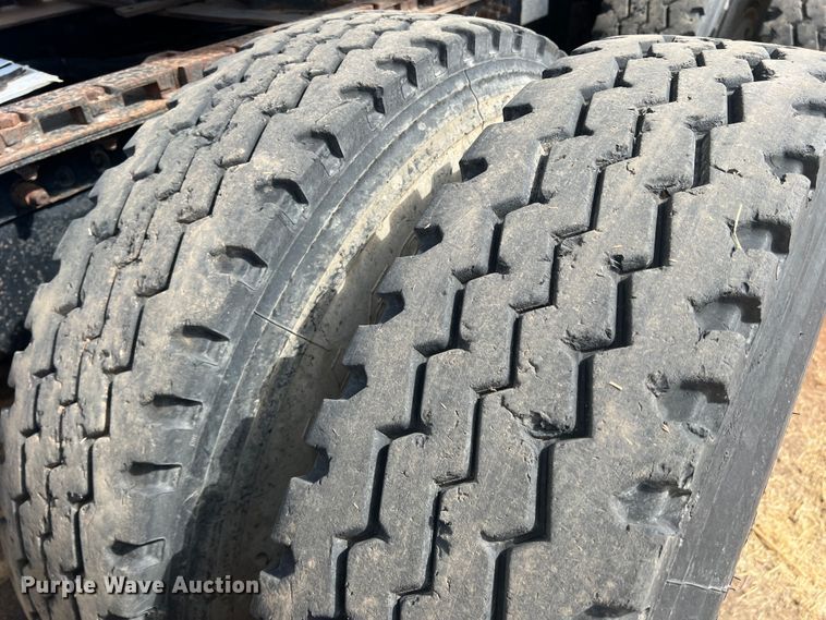 image for item DS8477 1997 Freightliner FLD  semi truck