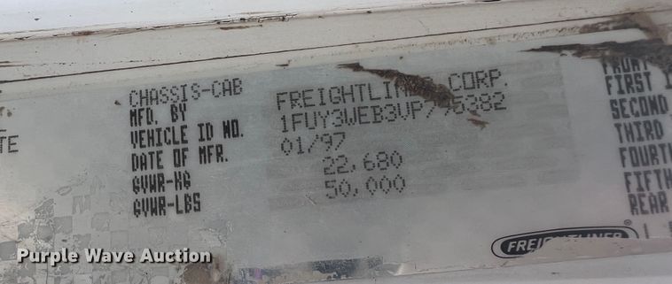 image for item DS8477 1997 Freightliner FLD  semi truck