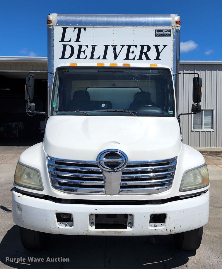 image for item JB9073 2007 Hino 268  box truck