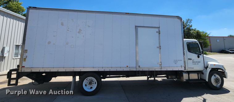 image for item JB9073 2007 Hino 268  box truck