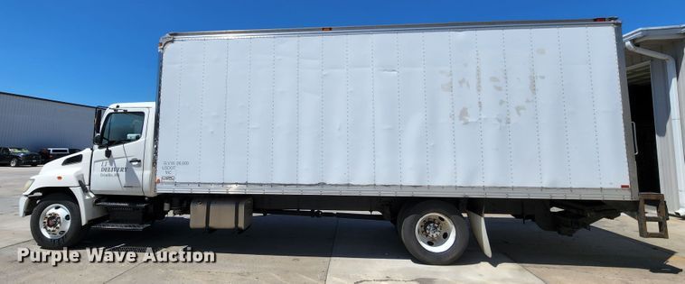 image for item JB9073 2007 Hino 268  box truck