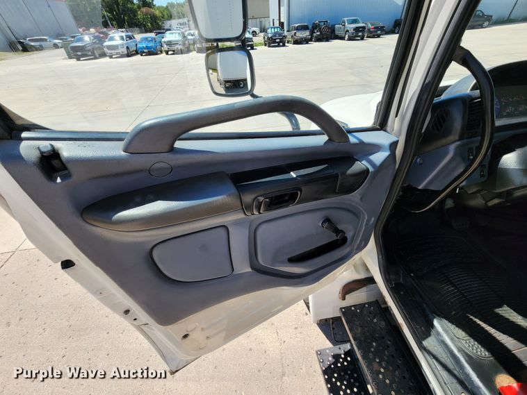 image for item JB9073 2007 Hino 268  box truck