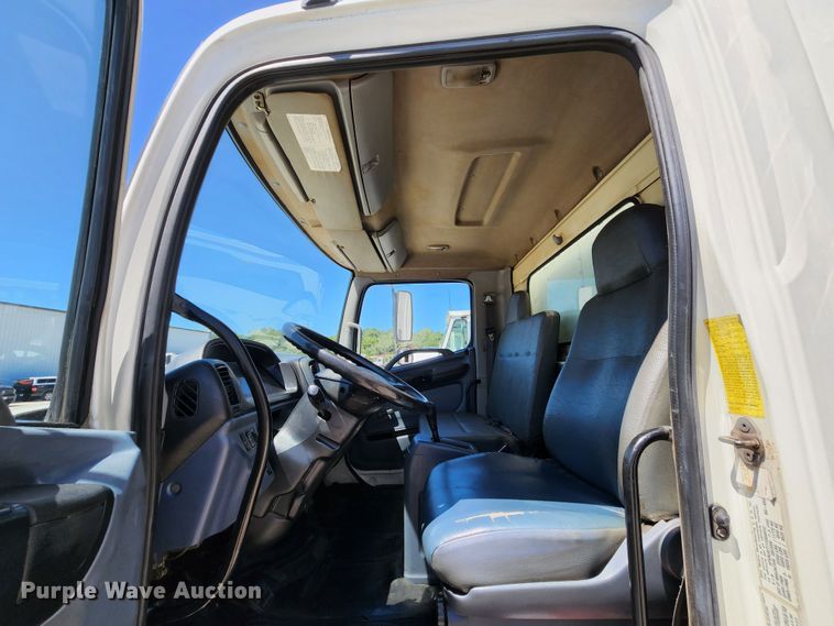 image for item JB9073 2007 Hino 268  box truck