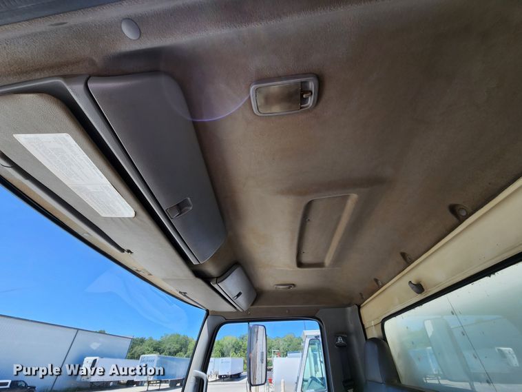 image for item JB9073 2007 Hino 268  box truck