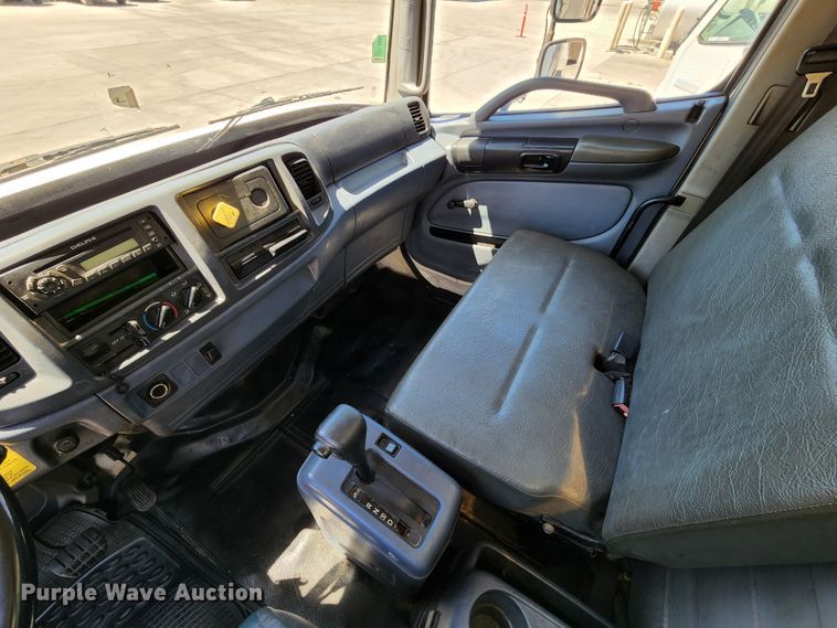 image for item JB9073 2007 Hino 268  box truck