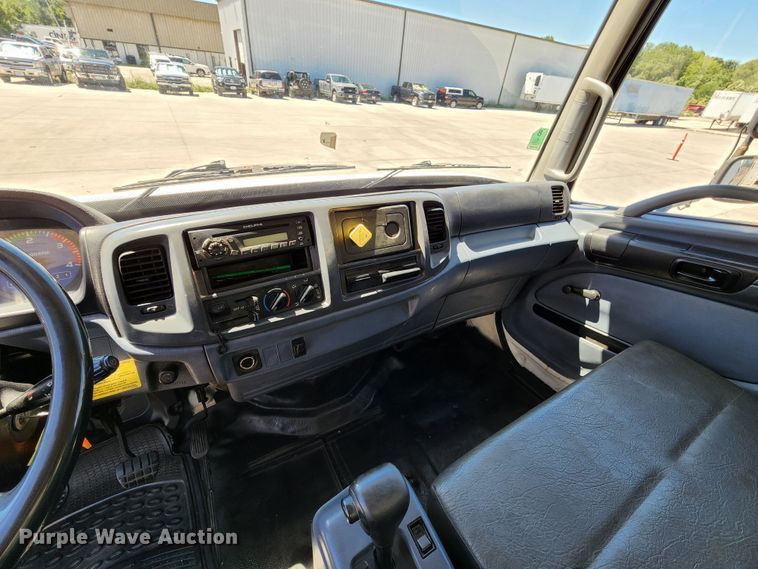 image for item JB9073 2007 Hino 268  box truck