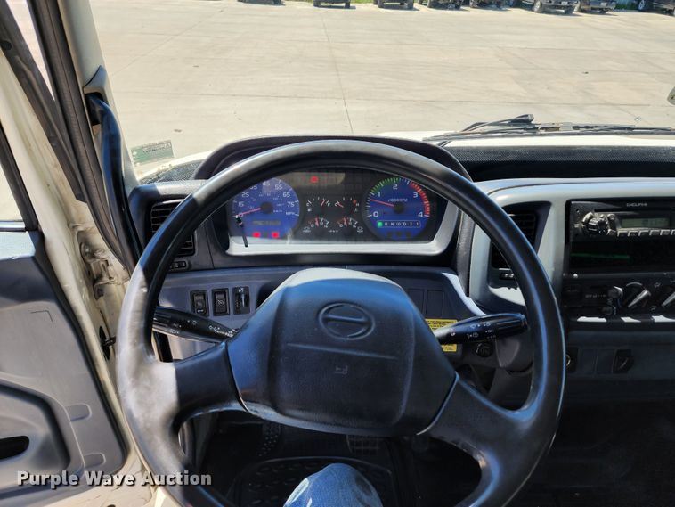 image for item JB9073 2007 Hino 268  box truck