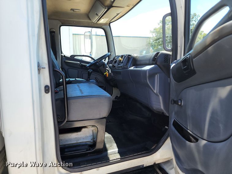 image for item JB9073 2007 Hino 268  box truck