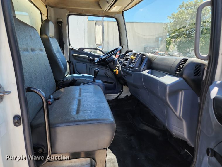 image for item JB9073 2007 Hino 268  box truck