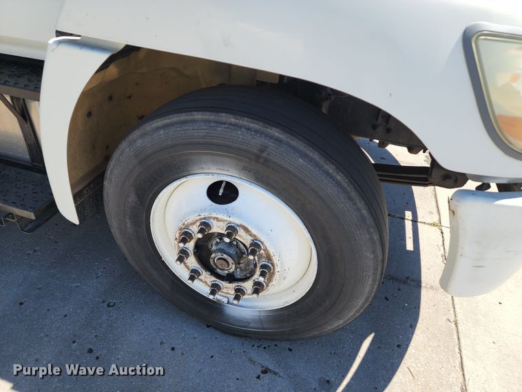 image for item JB9073 2007 Hino 268  box truck