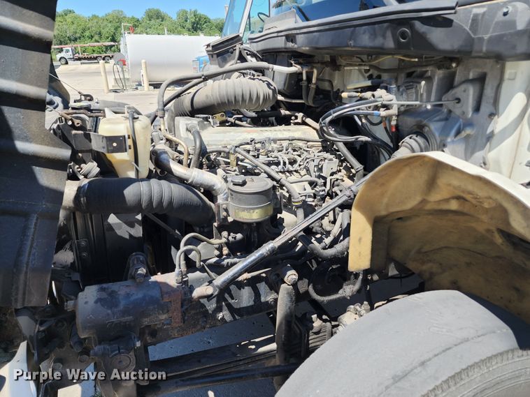 image for item JB9073 2007 Hino 268  box truck