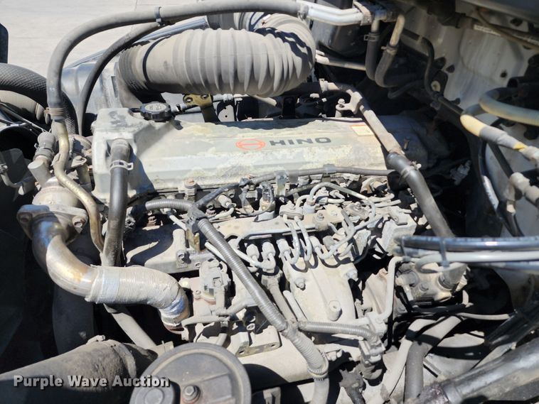 image for item JB9073 2007 Hino 268  box truck