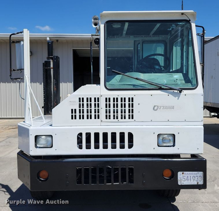 image for item JB9074 2006 Kalmar 30  yard truck