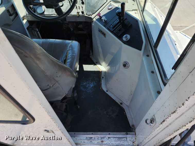 image for item JB9074 2006 Kalmar 30  yard truck