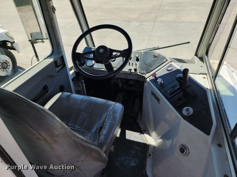 image for item JB9074 2006 Kalmar 30  yard truck