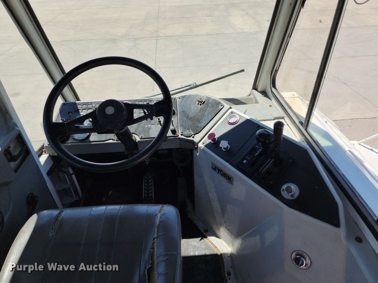 image for item JB9074 2006 Kalmar 30  yard truck