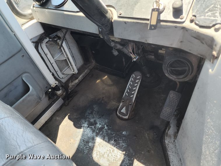 image for item JB9074 2006 Kalmar 30  yard truck