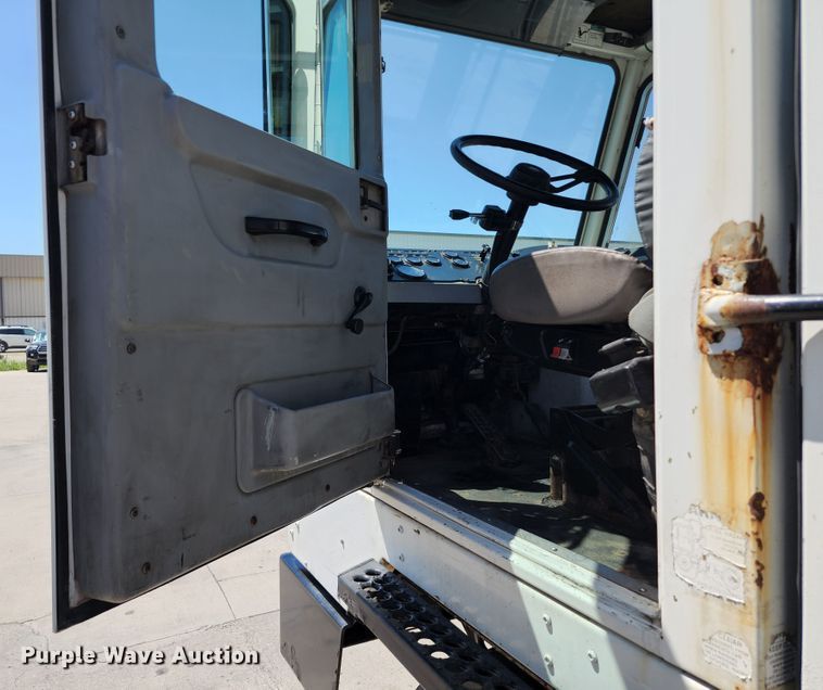 image for item JB9074 2006 Kalmar 30  yard truck