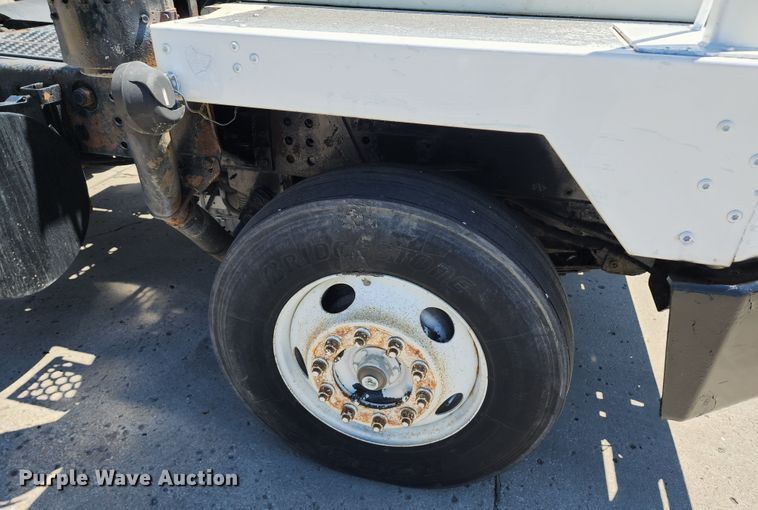 image for item JB9074 2006 Kalmar 30  yard truck