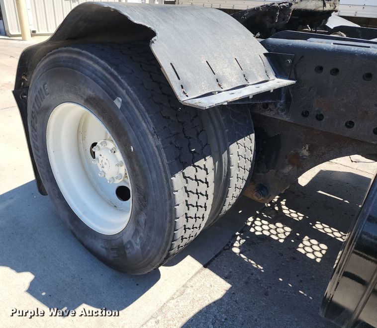 image for item JB9074 2006 Kalmar 30  yard truck