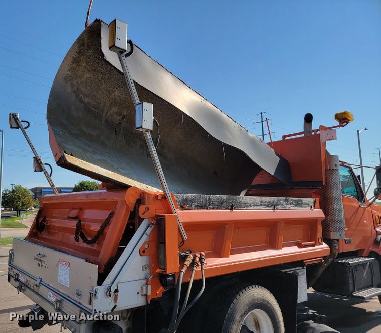 image for item JC9708 2005 Sterling L8500  dump truck