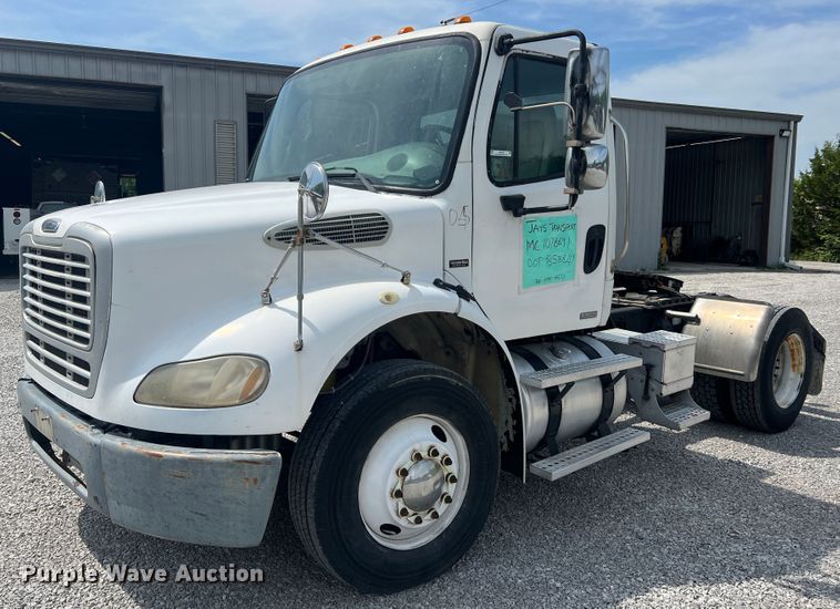 image for item JM9190 2007 Freightliner Business Class M2  semi truck