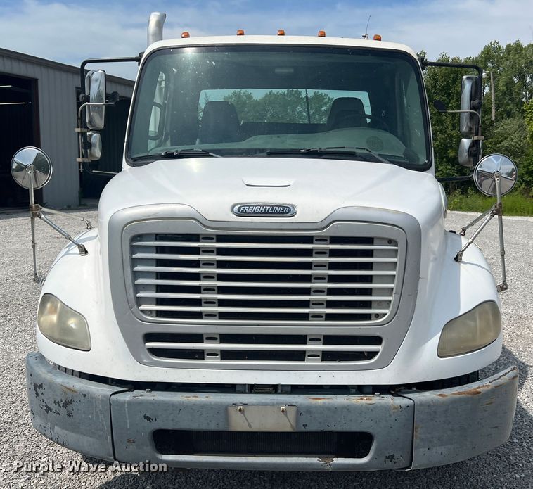 image for item JM9190 2007 Freightliner Business Class M2  semi truck