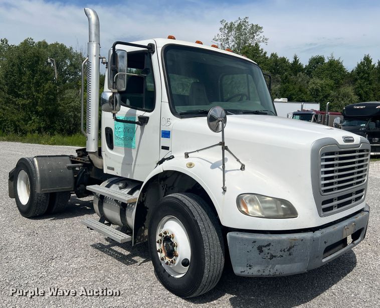 image for item JM9190 2007 Freightliner Business Class M2  semi truck