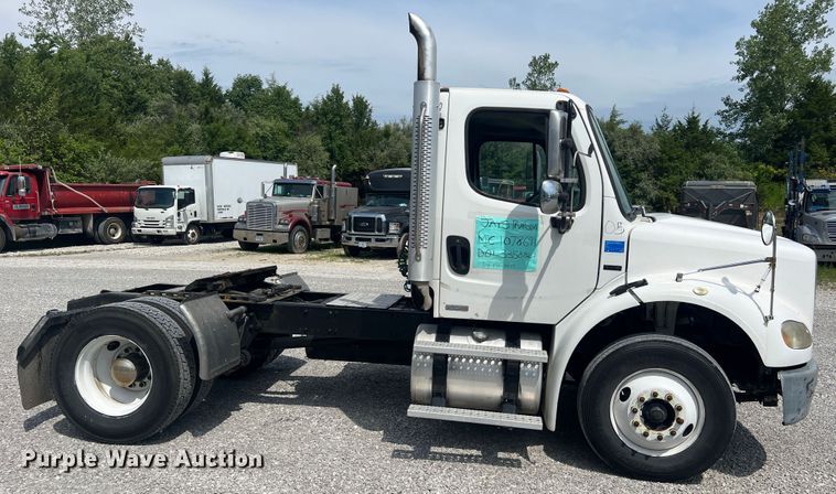 image for item JM9190 2007 Freightliner Business Class M2  semi truck