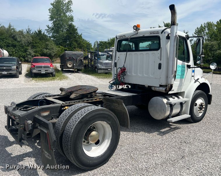 image for item JM9190 2007 Freightliner Business Class M2  semi truck