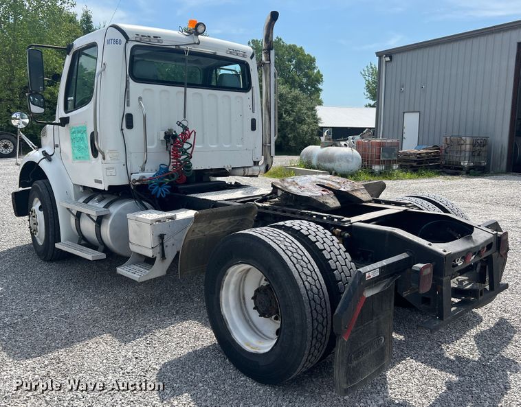 image for item JM9190 2007 Freightliner Business Class M2  semi truck