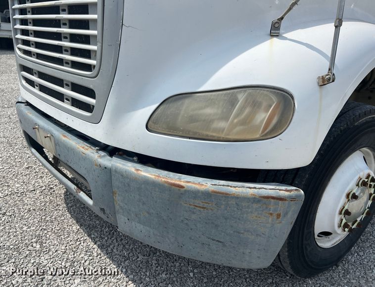 image for item JM9190 2007 Freightliner Business Class M2  semi truck