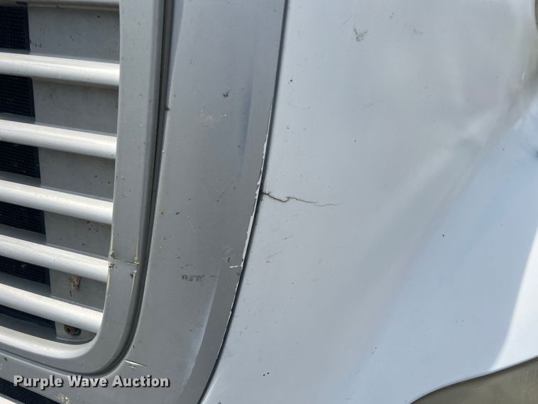 image for item JM9190 2007 Freightliner Business Class M2  semi truck