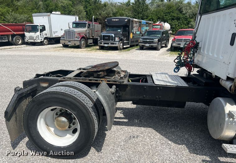 image for item JM9190 2007 Freightliner Business Class M2  semi truck