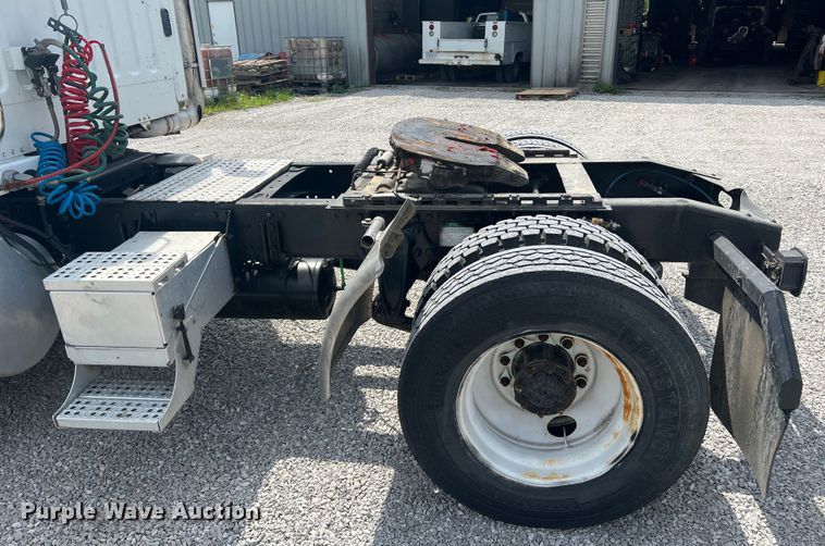 image for item JM9190 2007 Freightliner Business Class M2  semi truck