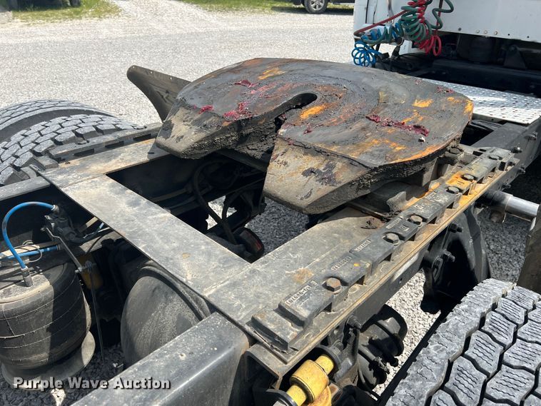 image for item JM9190 2007 Freightliner Business Class M2  semi truck