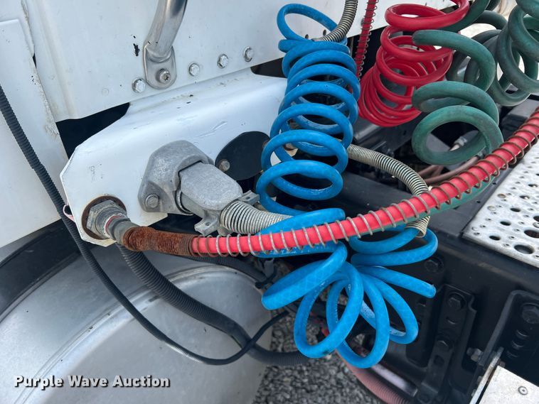 image for item JM9190 2007 Freightliner Business Class M2  semi truck