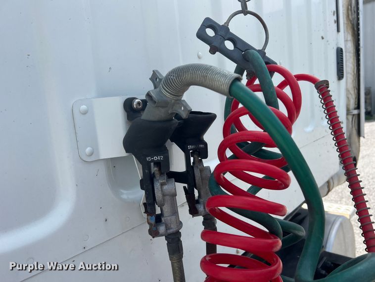 image for item JM9190 2007 Freightliner Business Class M2  semi truck