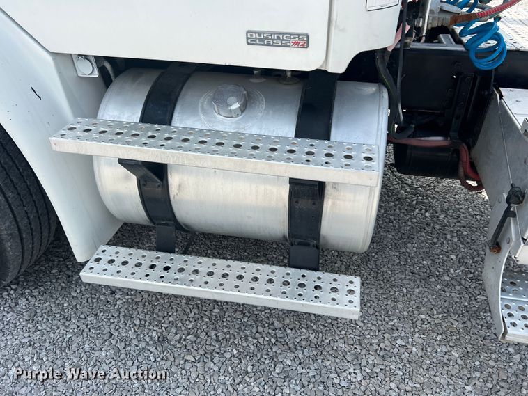 image for item JM9190 2007 Freightliner Business Class M2  semi truck