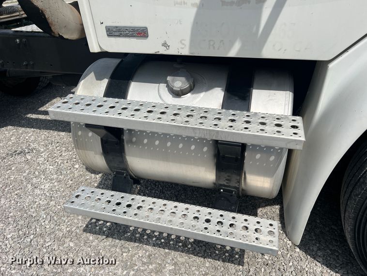 image for item JM9190 2007 Freightliner Business Class M2  semi truck