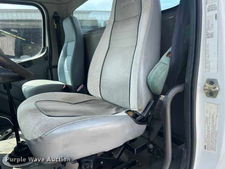 image for item JM9190 2007 Freightliner Business Class M2  semi truck