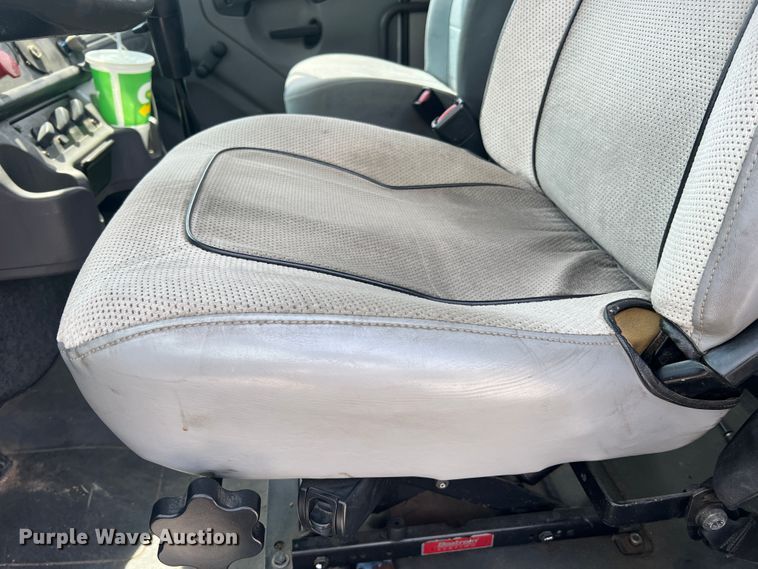 image for item JM9190 2007 Freightliner Business Class M2  semi truck