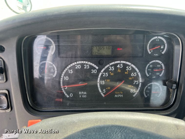 image for item JM9190 2007 Freightliner Business Class M2  semi truck