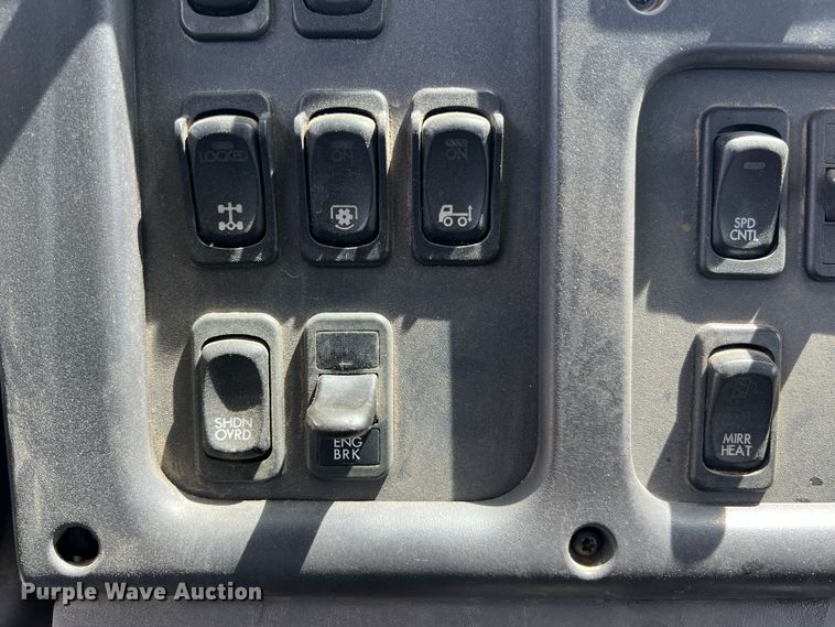 image for item JM9190 2007 Freightliner Business Class M2  semi truck