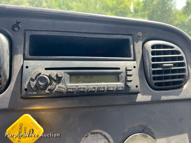 image for item JM9190 2007 Freightliner Business Class M2  semi truck