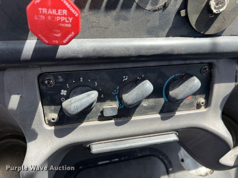 image for item JM9190 2007 Freightliner Business Class M2  semi truck