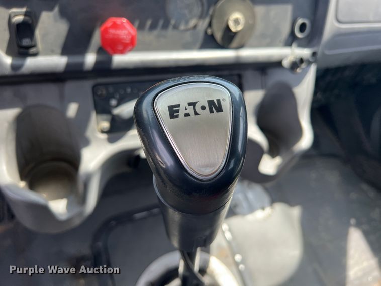 image for item JM9190 2007 Freightliner Business Class M2  semi truck